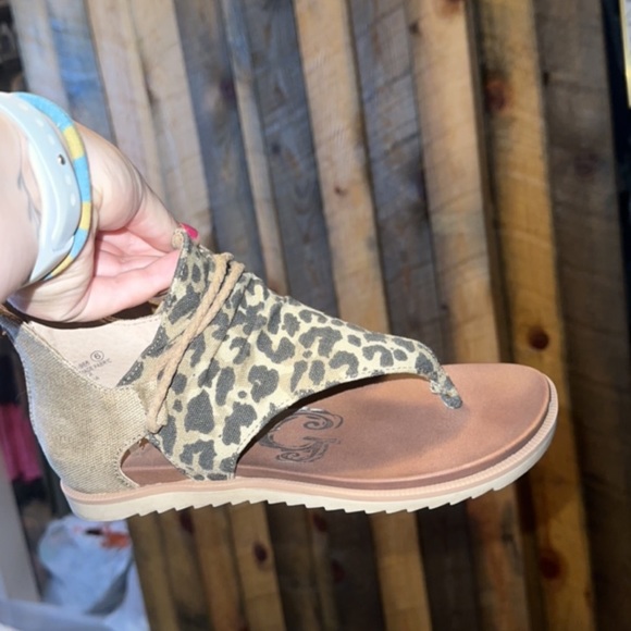 Cheetah sandals - Picture 2 of 2